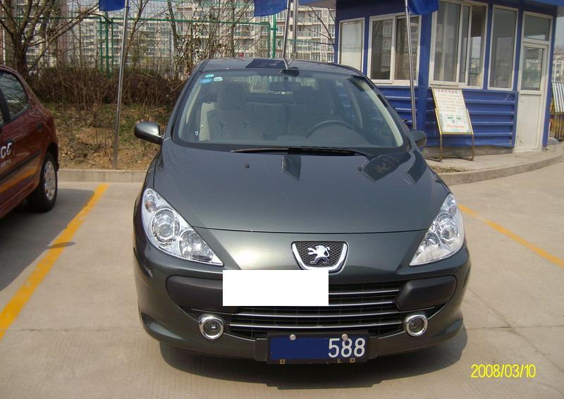 东风标致307豪华型轿车,ABS防抱死制动系统;副驾驶座安全气囊;驾驶座安全气囊;电动车窗;防盗装置;中央门锁;AM/FM收音机;CD机;电动倒车镜;动力转向;可加热倒车镜;可升降后车玻璃;手动空调;多碟CD,ABS+EBD,GEP助力转向,超级防盗器,此车为私家车,无事故,无碰撞,低价5万出售.