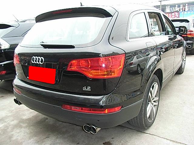 奥迪q74.2越野车