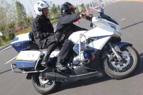 车痴胡海为河南新密特巡警大队培训春风650j警用摩托车