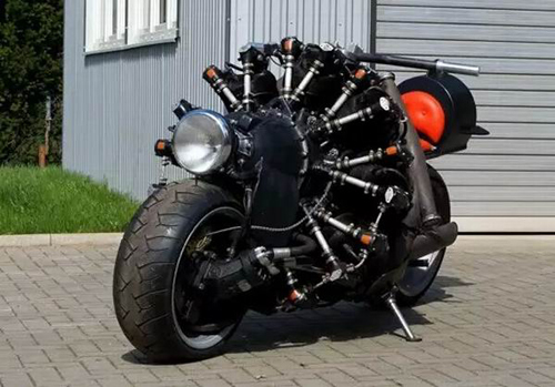 这款排量为11800cc的摩托车,其最高功率可达550 bhp,9缸发动机