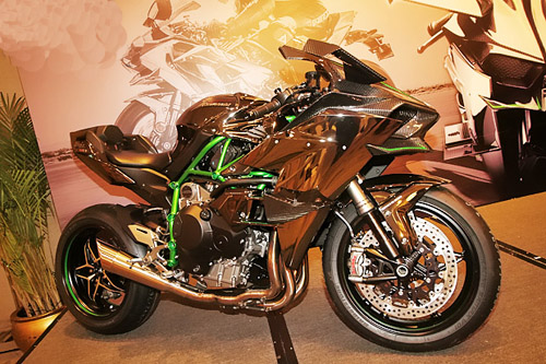 310匹怪物抵港 2015 Kawasaki Ninja H2R 汽车市场网