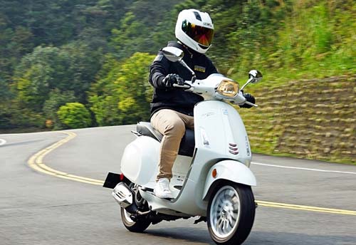 运动概念更为延伸 试驾vespa sprint 125